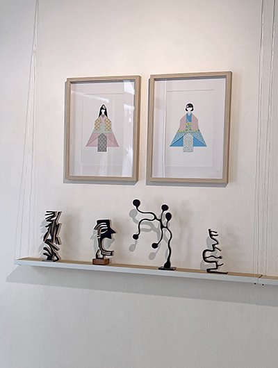 paperdolls ausstellung wood meets paper