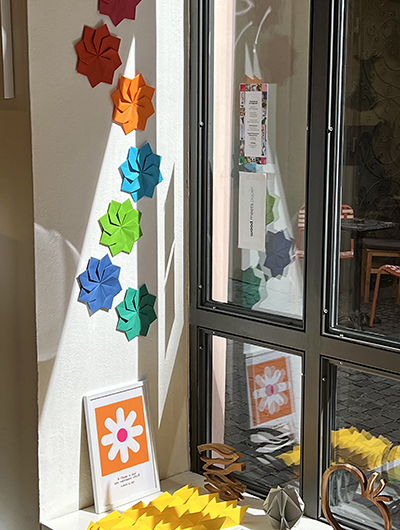 Ausstellung wood meets paper 2024 Holzskulpturen und Papierarbeiten