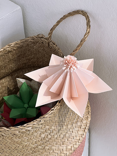 Ausstellung wood meets paper 2024 Origami Papierblumen