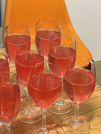 Ausstellung wood meets paper 2024 Holzskulpturen und Papierarbeiten