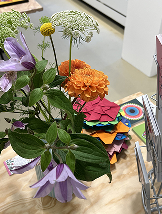 Gemeinschaftausstellung 'wood meets paper' 2025 von Holzkünstler Christian Bergauer und Designerin Sabine Köpke